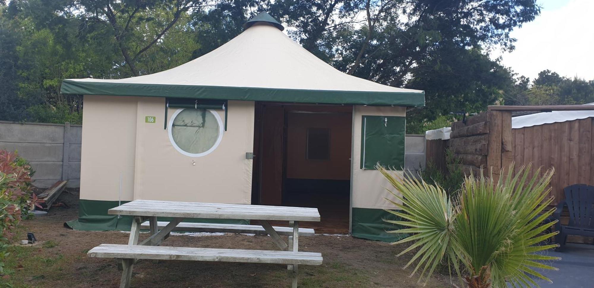 Lodge Atypique 2 à 4 Personnes , Chèques Acceptés